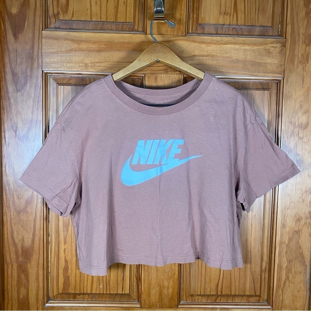 Never Worn Nike Tee Short Sleeved Nude Colored Crop Top!